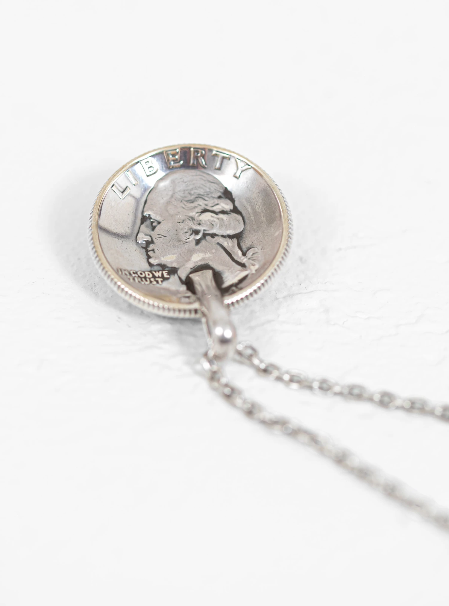 25 Cent Concha Stone Pendant Necklace Silver 3 25 Cent Concha Stone Pendant Necklace Silver - Image 3